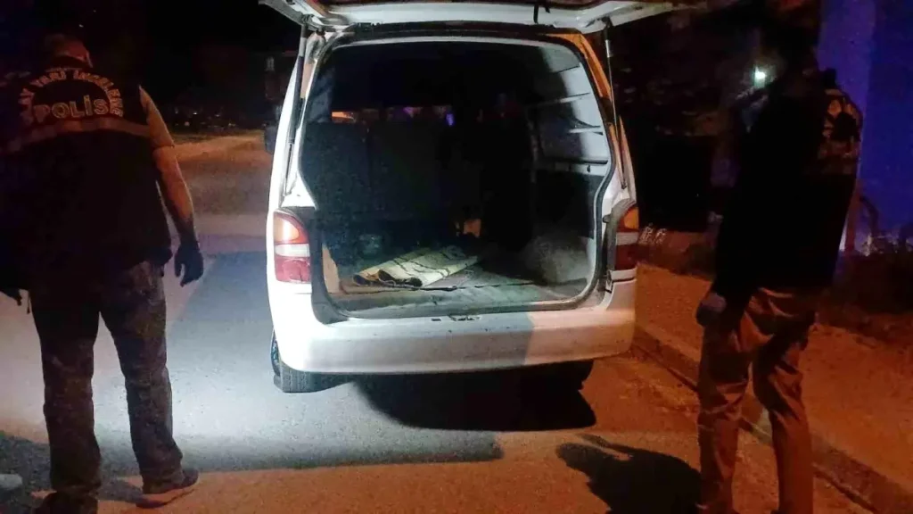 Trafik Denetiminde Polis Memuruna Araçla Çarpıp Kaçtı