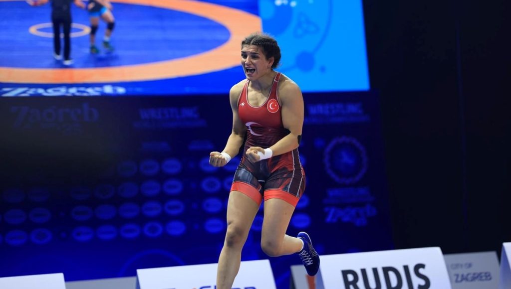 Nesrin Baş’tan Dünya Güreş Şampiyonası’nda gümüş madalya!