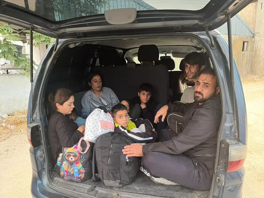 Edirne’de Panelvanla Gelen 16 Düzensiz Göçmen Yakalandı