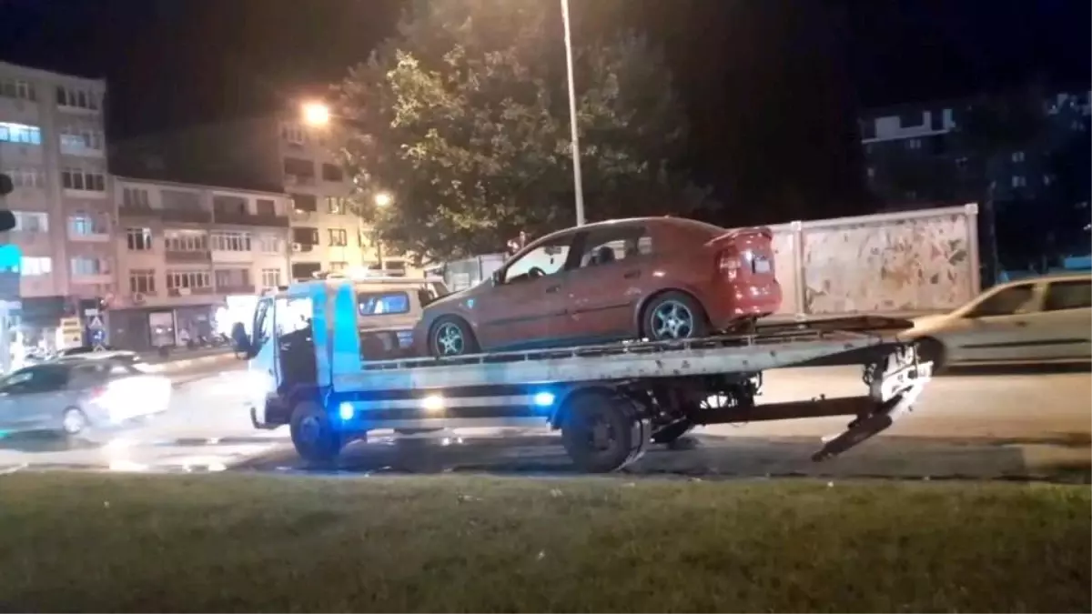 Edirne’de Seyir Halindeyken Alev Alan Otomobil