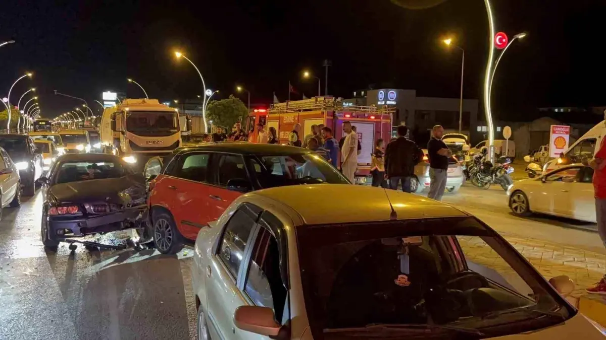 Trafik Işıklarında Zincirleme Kaza: 1 Yaralı