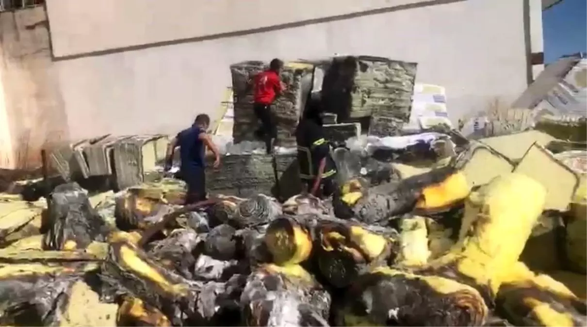 Elazığ’da Depo Yangını Kontrol Altına Alındı