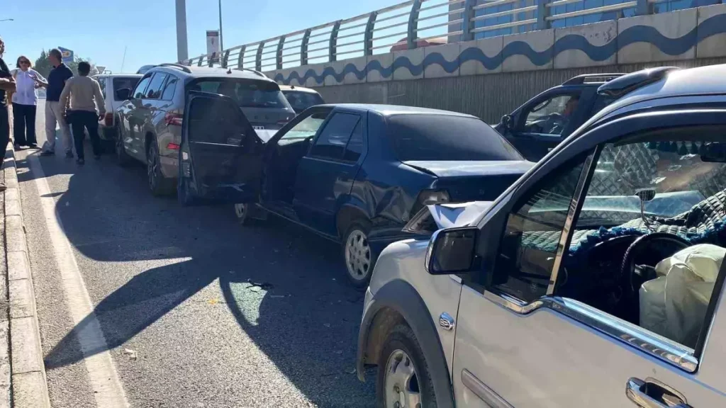 Elazığ’da Zincirleme Trafik Kazası: 2 Yaralı