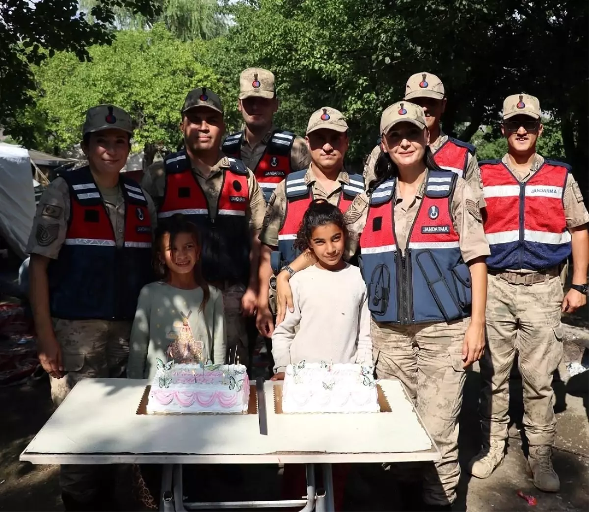 Jandarma Ekiplerinden Çocuklara Özel Doğum Günü Sürprizi