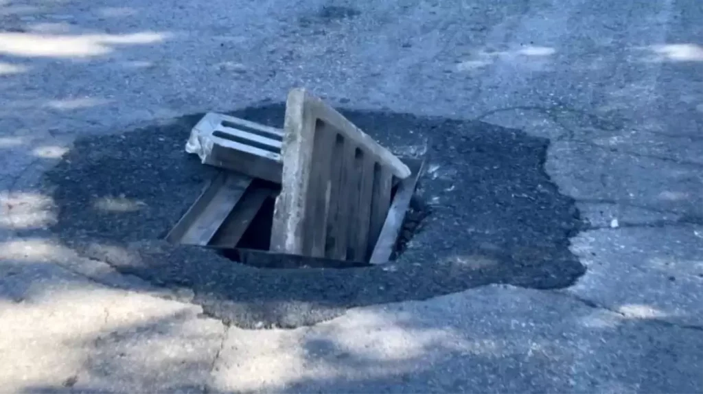 Erzincan’da Kırılan Mazgal Araçlara Zarar Verdi