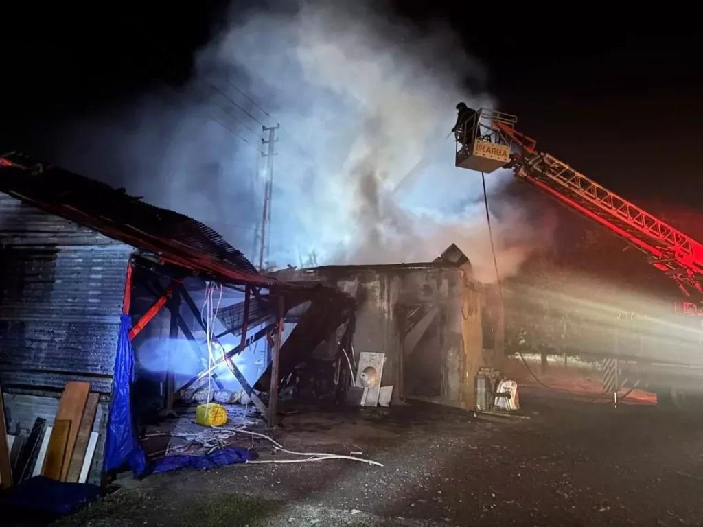 Erzincan’da Müştemilat Yangını Kontrol Altına Alındı