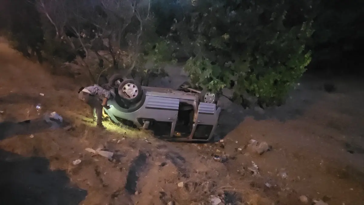 Erzincan’da Otomobil Kamyonetle Çarpıştı: 3 Yaralı