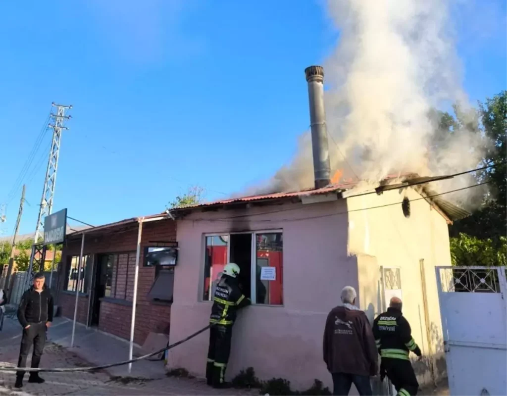 Erzincan’da Tandır Evi Yangını Kontrol Altına Alındı