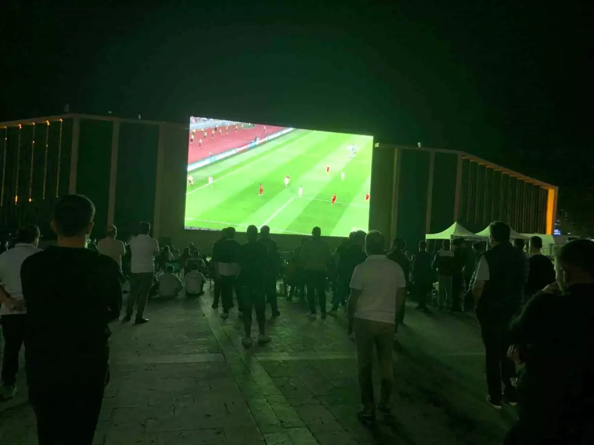 Erzincanlılar A Milli Takımın Galibiyet Sevinciyle Coştu