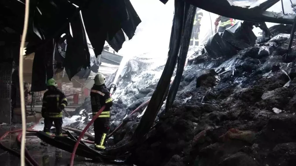 Erzurum’da Terlik Fabrikasında Büyük Yangın