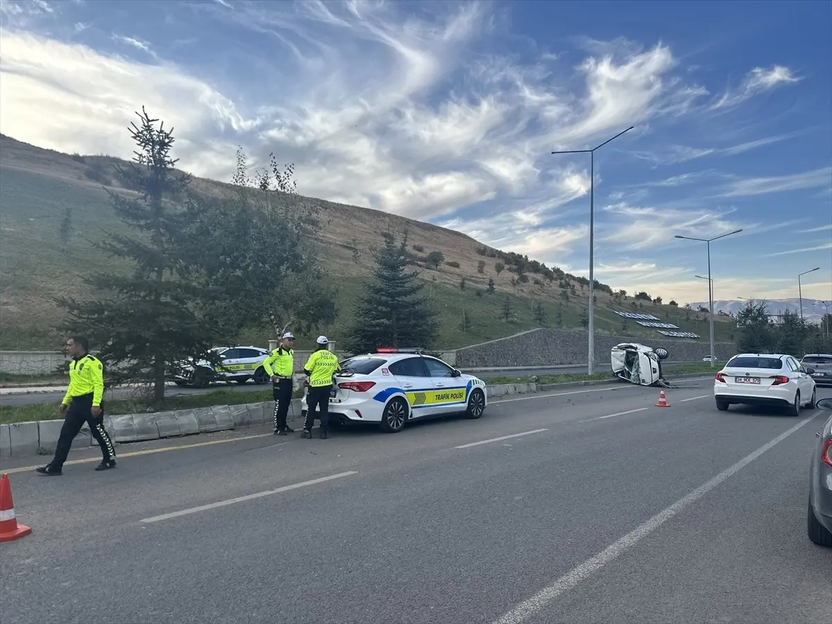 Erzurum’da Ağır Trafik Kazası: 2 Kişi Hayatını Tehlike Altında