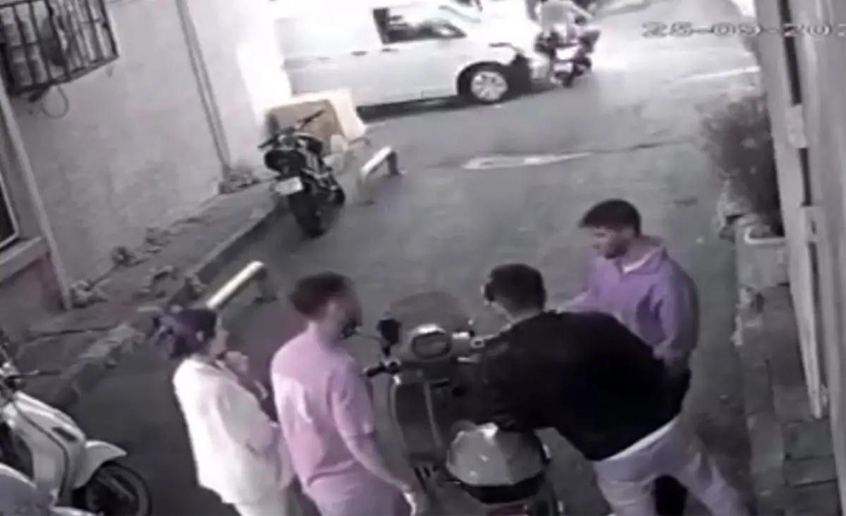 İstanbul Fatih’te Motosikletliye Kamyonet Çarpması