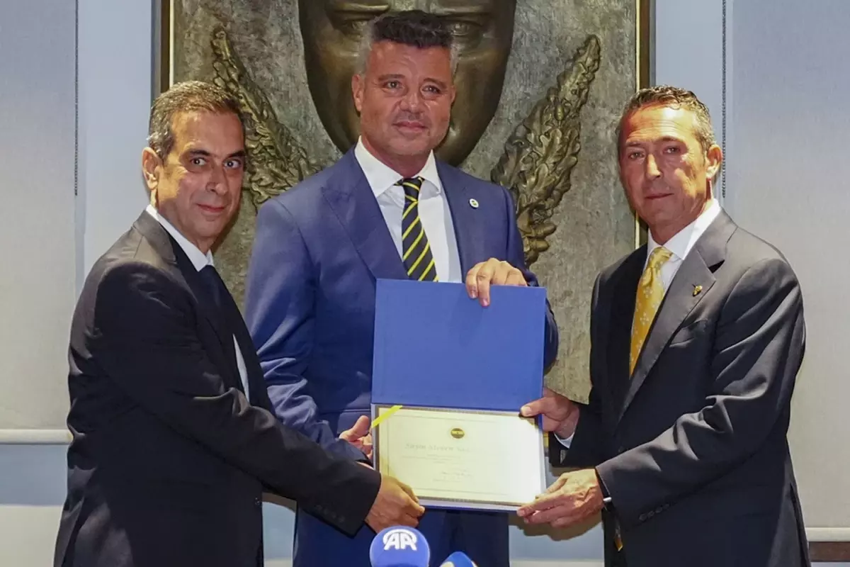Fenerbahçe’de Yeni Yönetim Mazbatalarını Aldı