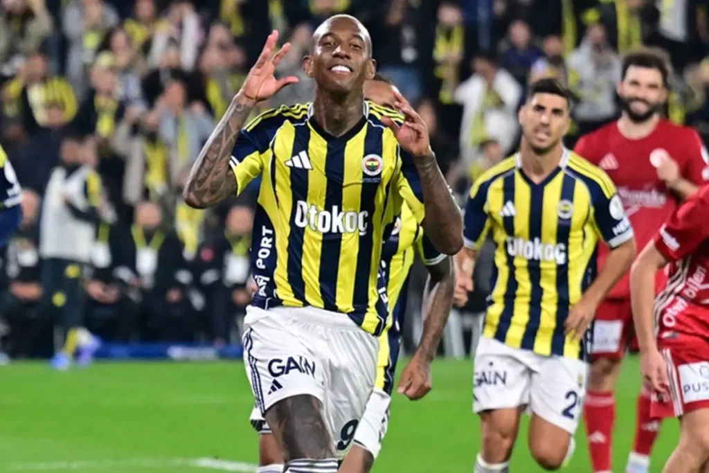 Fenerbahçe Kritik 3 Puanla Zirve Yaklaştı