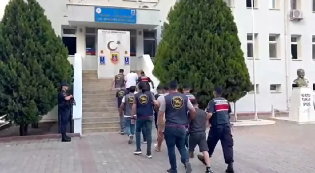 FETÖ Tehdidiyle 1 Milyon 293 Bin Lira Dolandırıldı