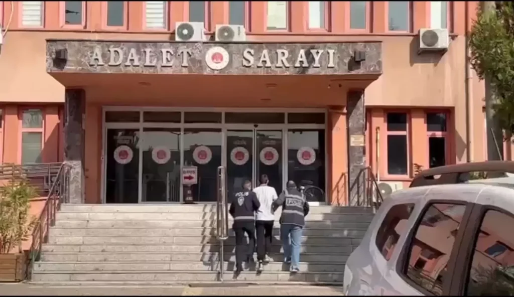 Firari Hükümlü Dolapta Gizli Bölmede Yakalandı