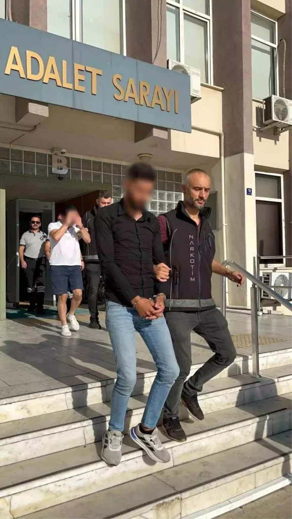 Uyuşturucu AVM’de Polise Takıldı