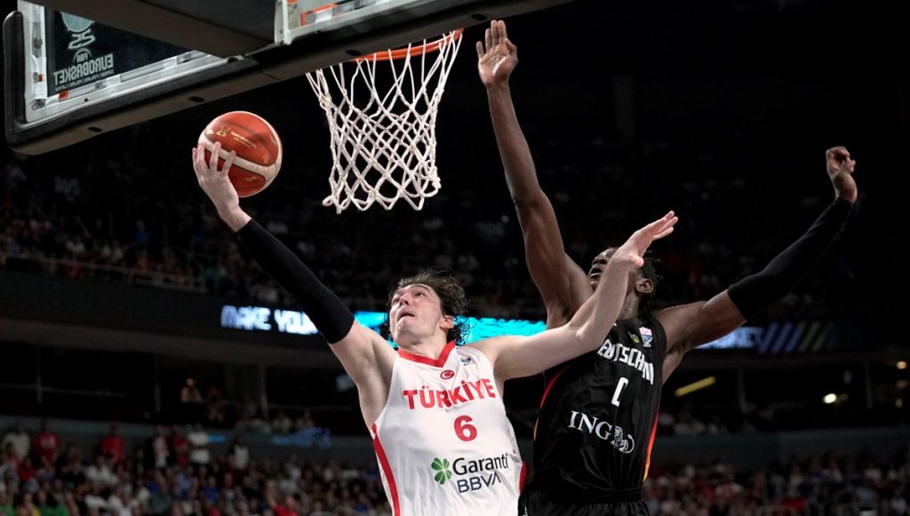 A Milli Basketbol Takımı’na futbol camiasından tebrik