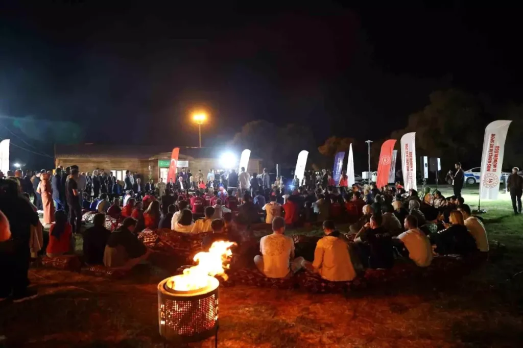 Gençlik ve Spor Bakanı Osman Aşkın Bak Muş’ta Gençlerle Buluştu