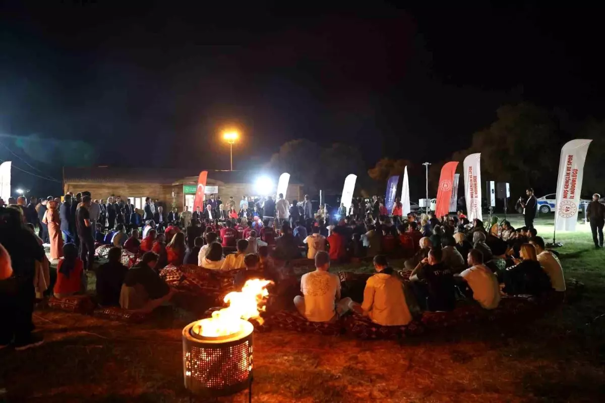 Gençlik ve Spor Bakanı Osman Aşkın Bak Muş’ta Gençlerle Buluştu