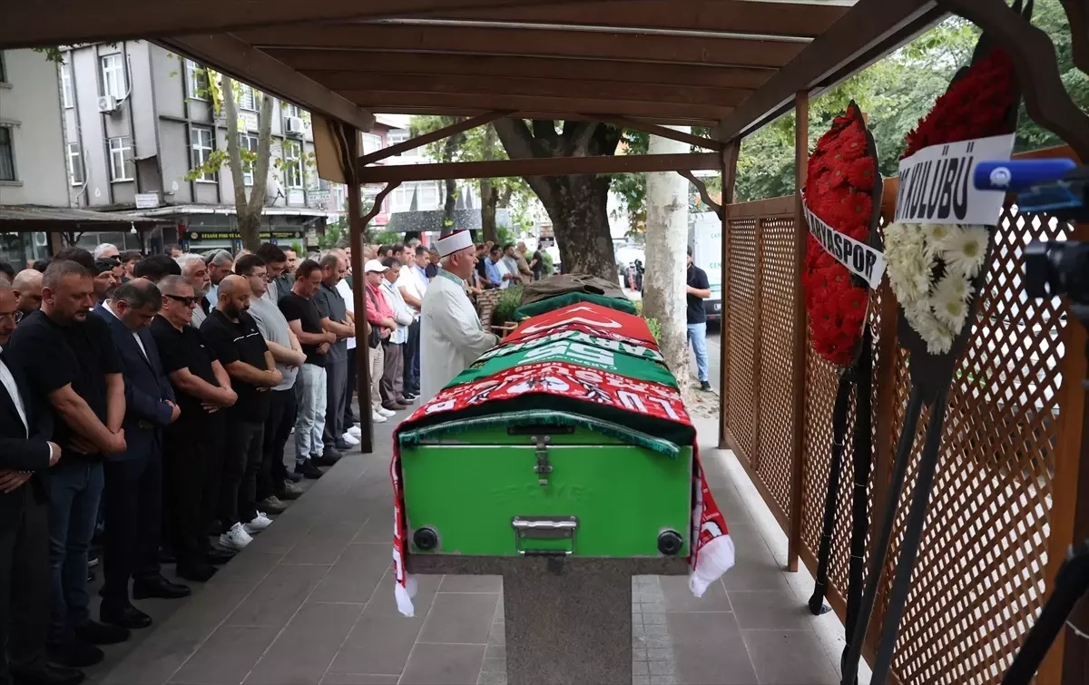 Tirebolu’daki Silahlı Kavgada Ölen Ümit Çapkın Toprağa Verildi