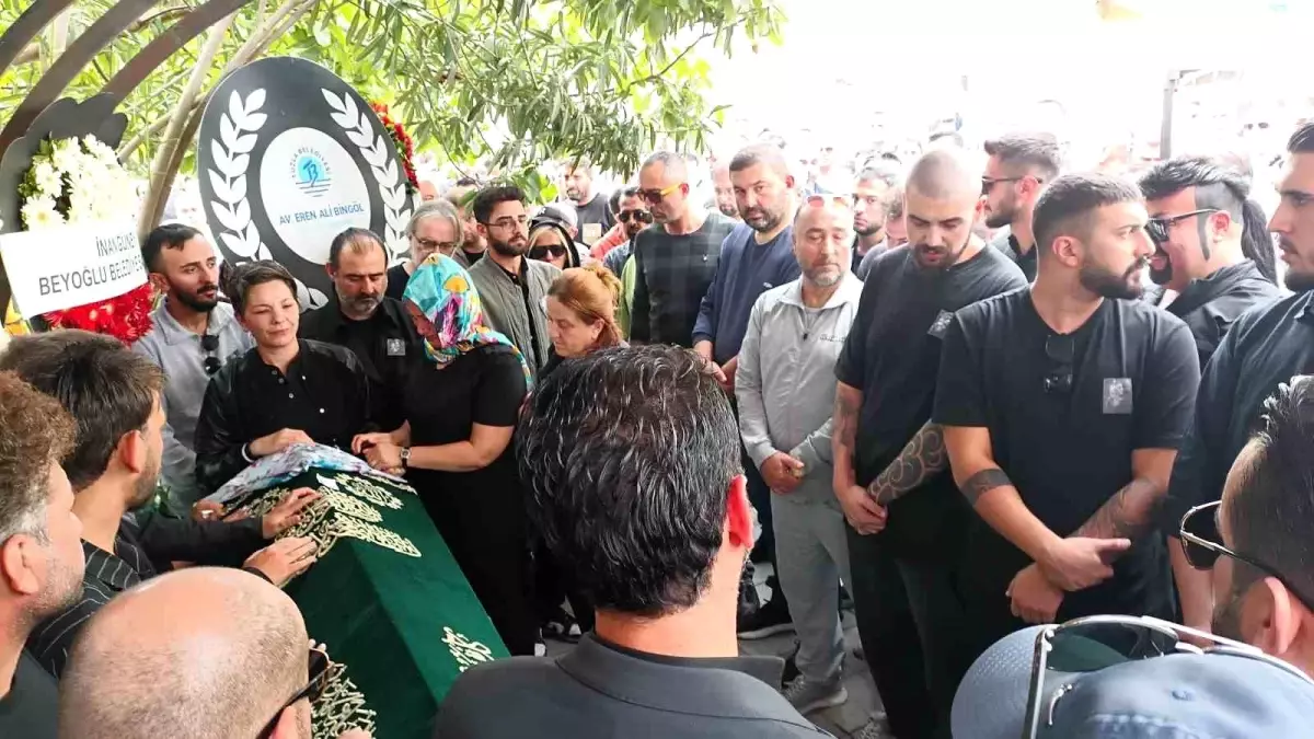 Güllü, Son Yolculuğuna Üzüntü İle Uğurlanıyor