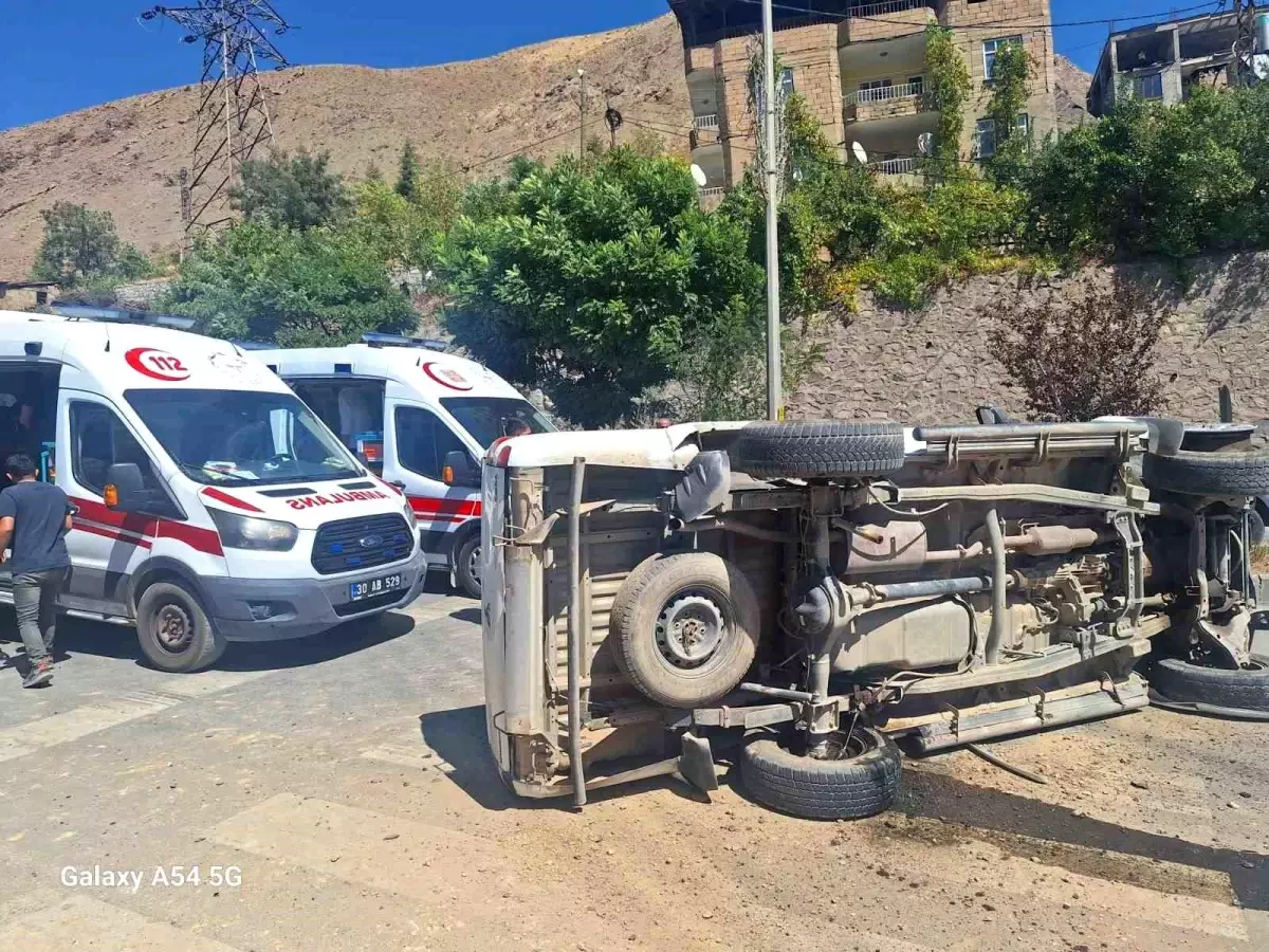 Hakkari’de Kamyonet Kazası: 1 Yaralı