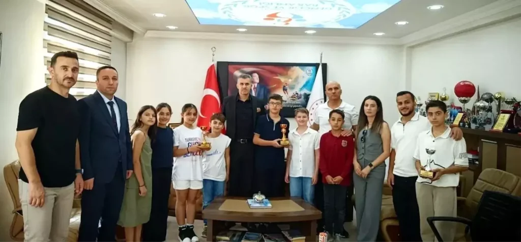 Hakkarili Sporcular Triatlon Şampiyonasında Parladı