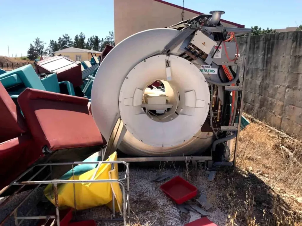 Harran Üniversitesi’nde Milyonlarca Liralık Tıbbi Cihazlar Çürüyor