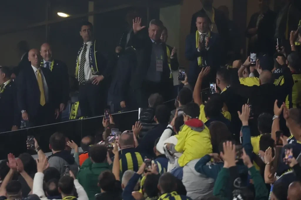 Fenerbahçe, Antalyaspor’u 2-0 Mağlup Etti