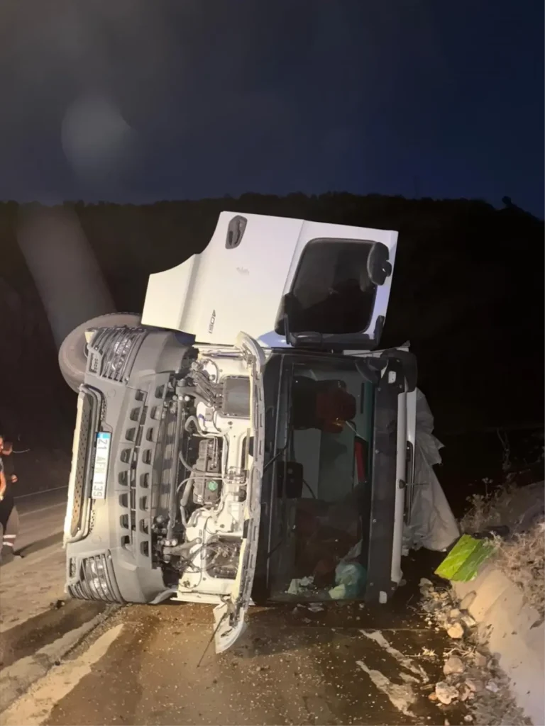 Bitlis’in Hizan İlçesinde Hafriyat Kamyonu Kazası