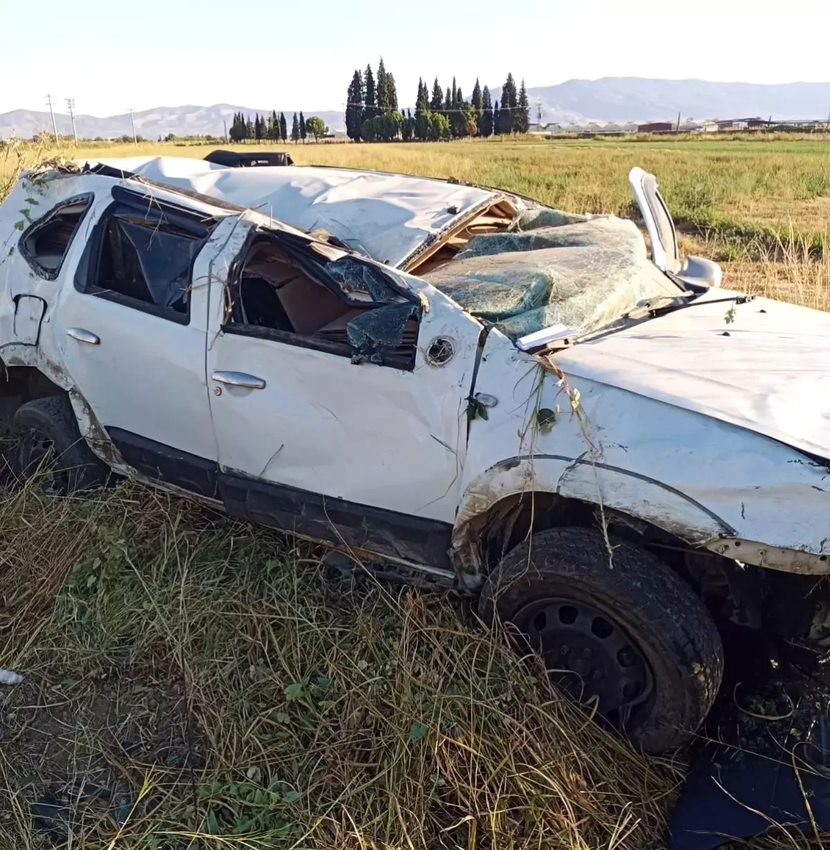 “Trafik Kazası: Kamyonet Takla Atıp Tarlaya Uçtu”