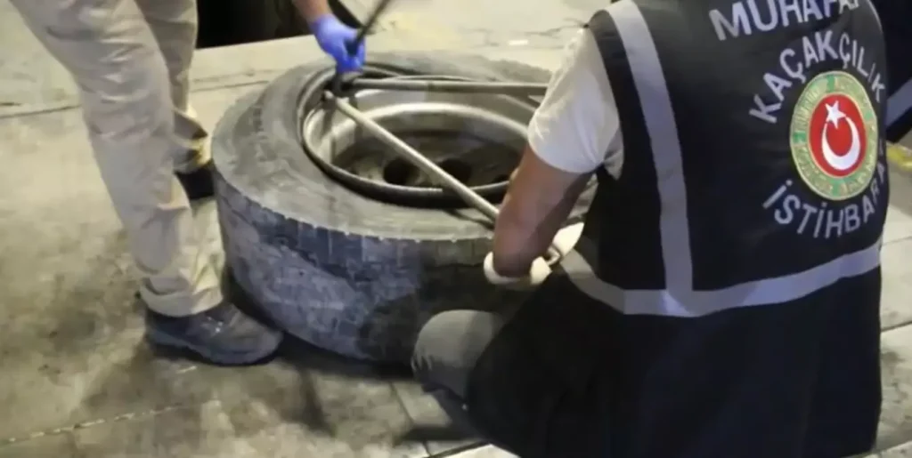 İran’dan Gelen TIR’da 5 Kilo Eroin Ele Geçirildi