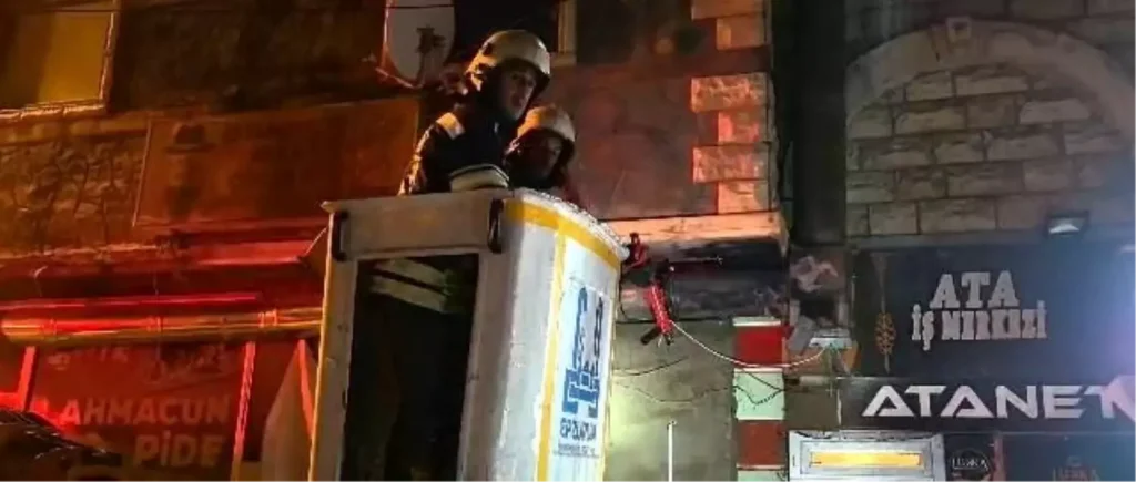 Erzurum’da İş Merkezinde Yangın Paniği