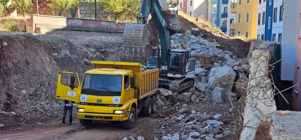 İspir’de Heyelan Krizi: Yetersiz Çalışmalar Sorunları Büyütüyor