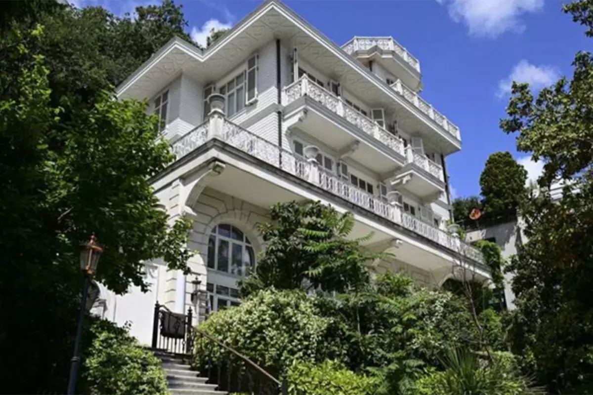 İstanbul Boğazı’nın Pahalı Yapısı: Beyaz Köşk Satışa Çıktı