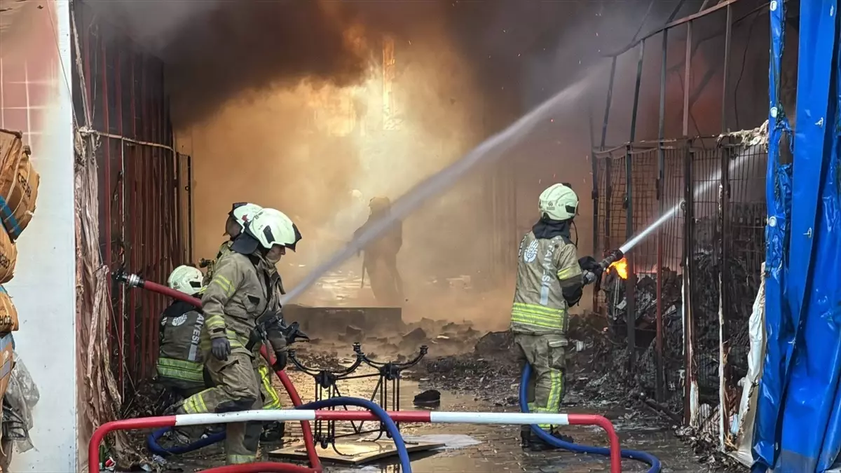 İstanbul’da Büyük Yangın: İSTOÇ Ticaret Merkezi Etkilendi