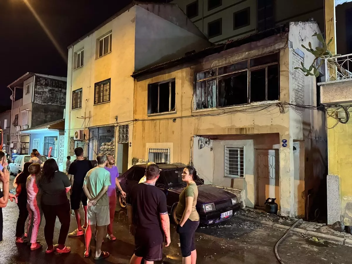 İzmir Çiğli’de Ev Yangını: 1 Daire Kullanılmaz Hale Geldi