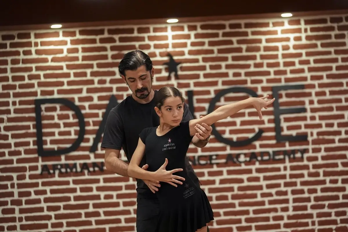 İzmirli Genç Dansçı Lena Esen Yeni Şampiyonluklara İmza Attı