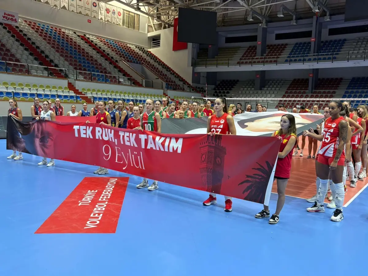 İzmir’in Voleybol Kadınları 9 Eylül’de Bir Arada