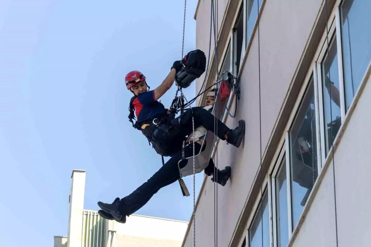 İtfaiye Tatbikatı: İzmir İçin Güvenli Bir Gelecek