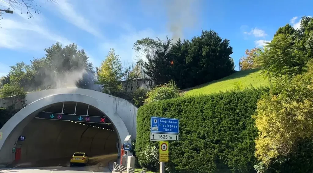 Kağıthane’de Tünel Girişinde Yangın