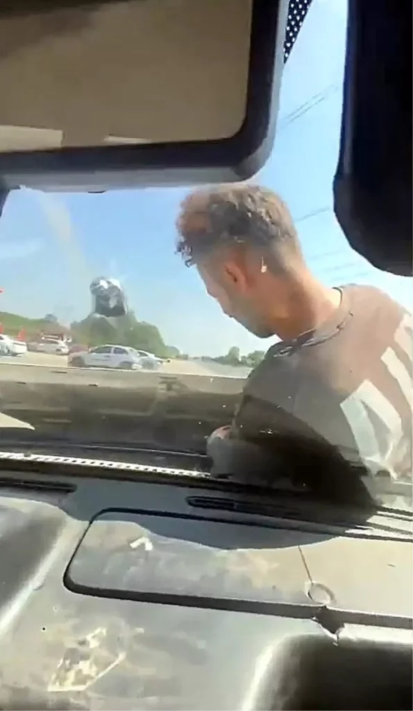 Trafiği Tehlikeleştiren Kaput Yolculuğu