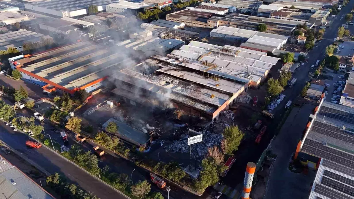 Kayseri’deki Fabrika Yangını 15 Saattir Kontrol Altında