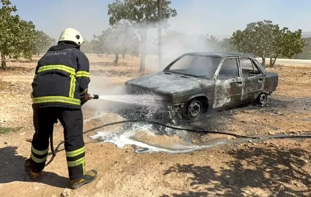 Kendi Otomobilini Neden Yaktı?