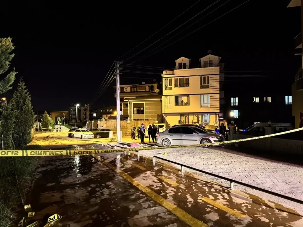 Kocaeli’de Cinayet: Hemşire ve Kardeşi Toprağa Verildi