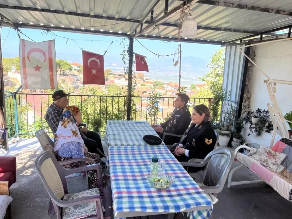 Kıbrıs Gazileri Koçarlı’da Jandarma Ekipleri Tarafından Ziyaret Edildi