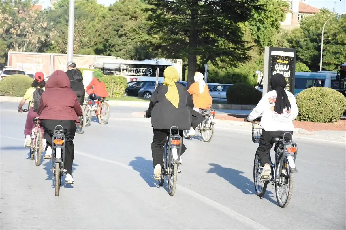 Konya’da Kadınlar Bisikletle Gazze’ye Dikkat Çekti