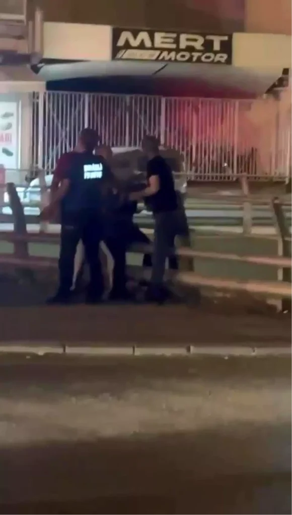 Köprülü Kavşakta İntihar Girişimi Engellemdi