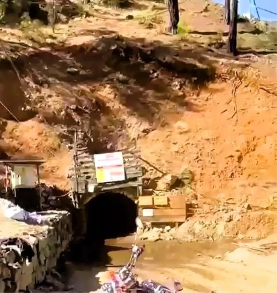 Maden Göçüğünde 2 İşçi Mahsur Kaldı